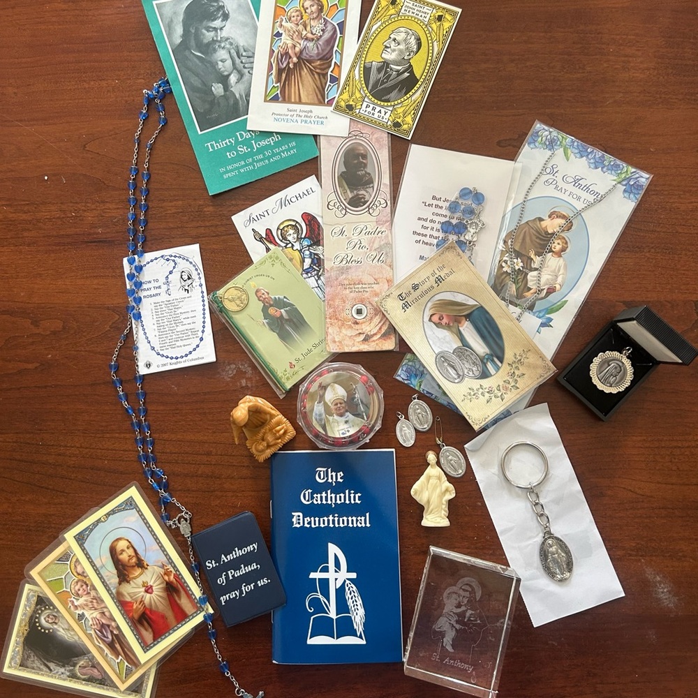 Catholic Devotional lot 25 pieces!